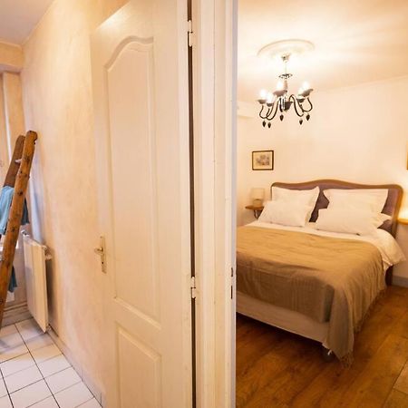 Le "Pied A Terre" - Appartement Plein Centre Avec Parking Prive Bourges Bagian luar foto